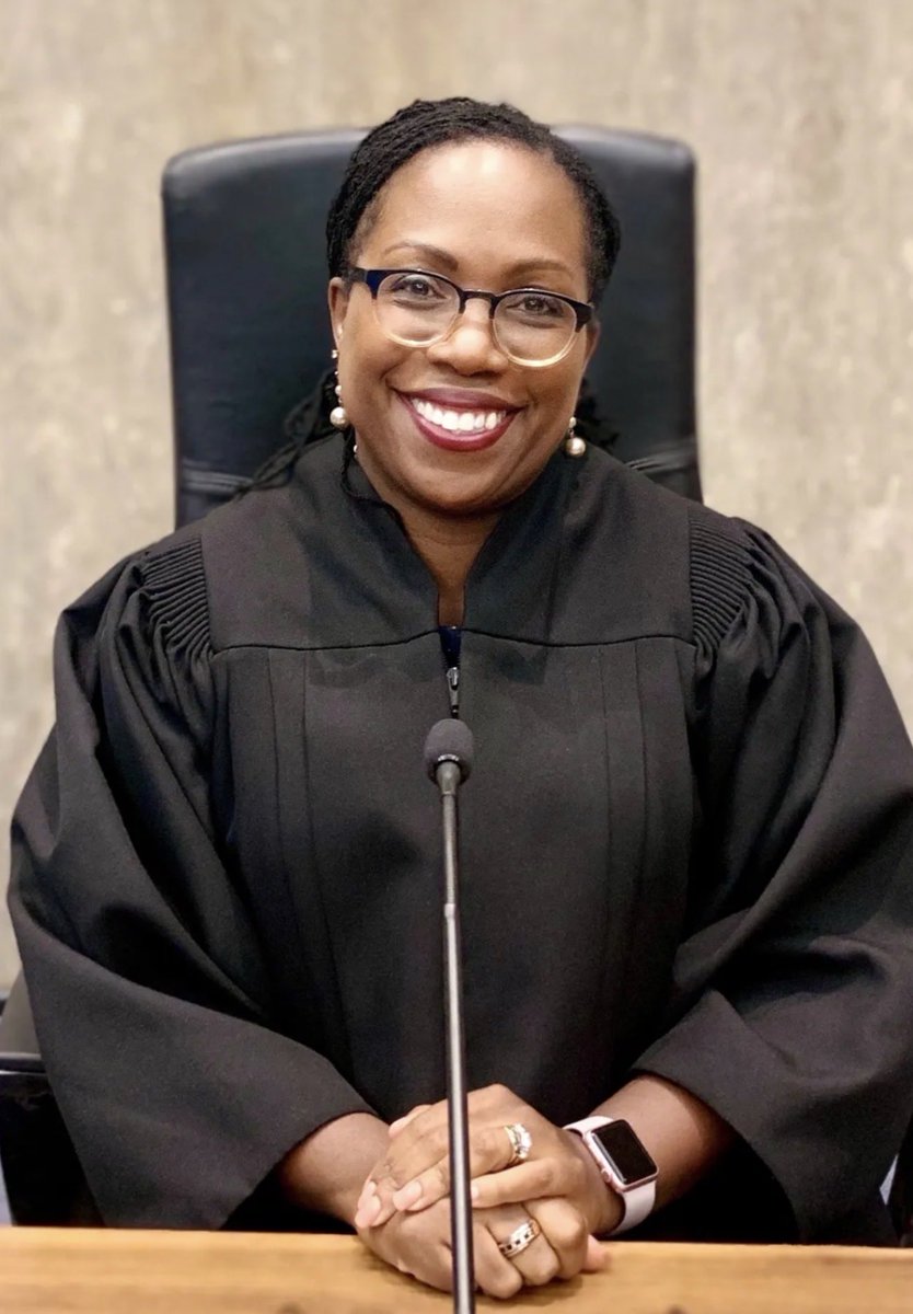 ᶜᵒᵐᵐᵉᶰᵗᵃʳʸ Q(MEGA TRUMP) tweet media