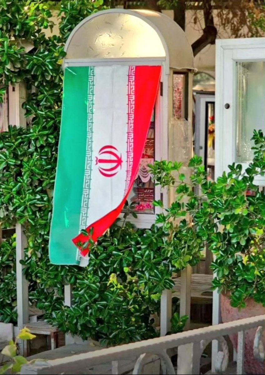 . یاد و راه شهدا  با آبادانی ایران زنده می‌ماند؛ آن زمان که هر قدم سازنده، هر اقدام برای پیشرفت، و هر لبخند امیدوارانه به ساختن فردایی بهتر کمک می‌کند.
#سیزده_بدر_در_خیابان