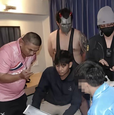 น้องอัพได้กินหมูกรอบยังจ๊ะ tweet media