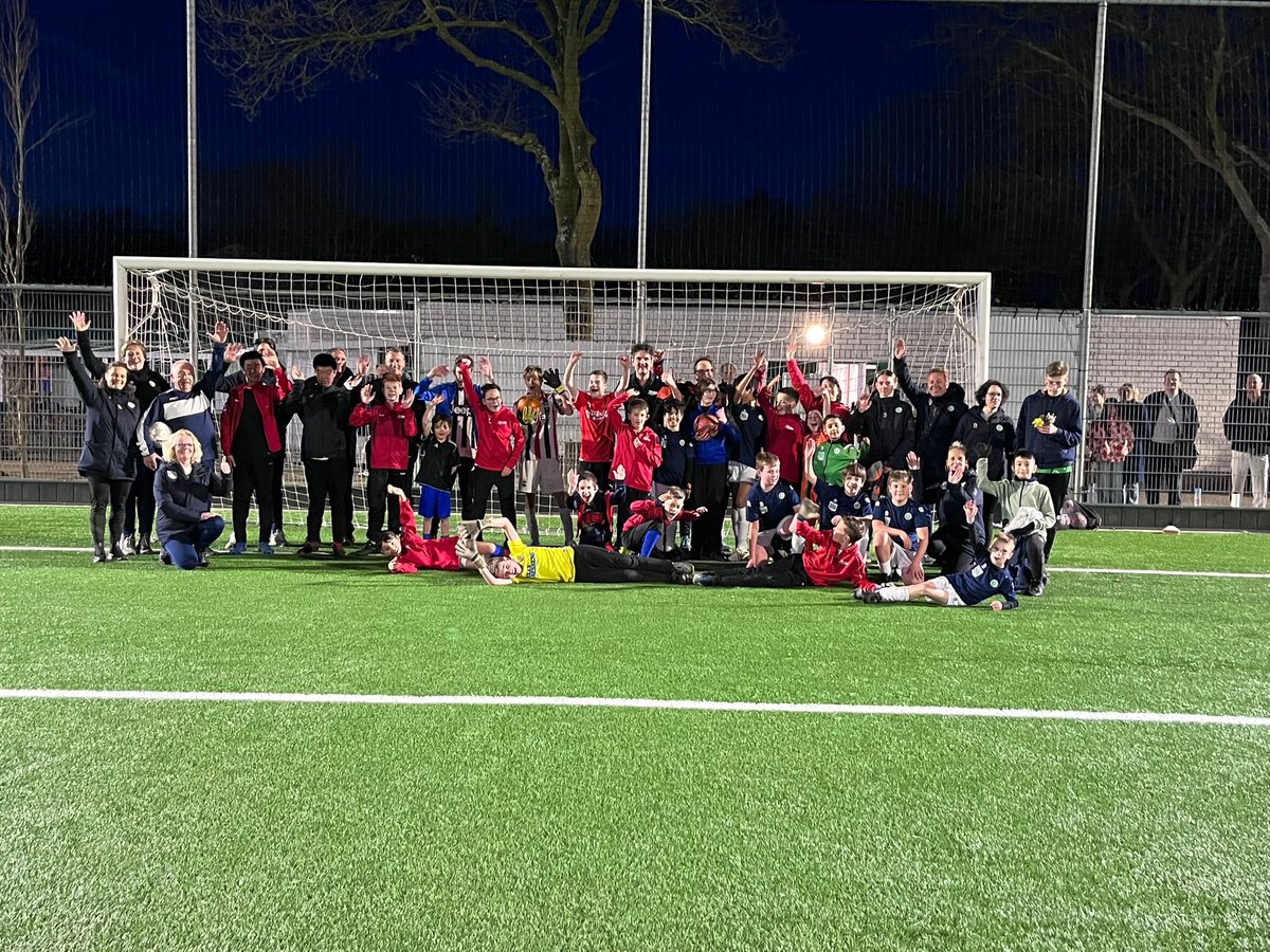 V.V. Bavel tweet media