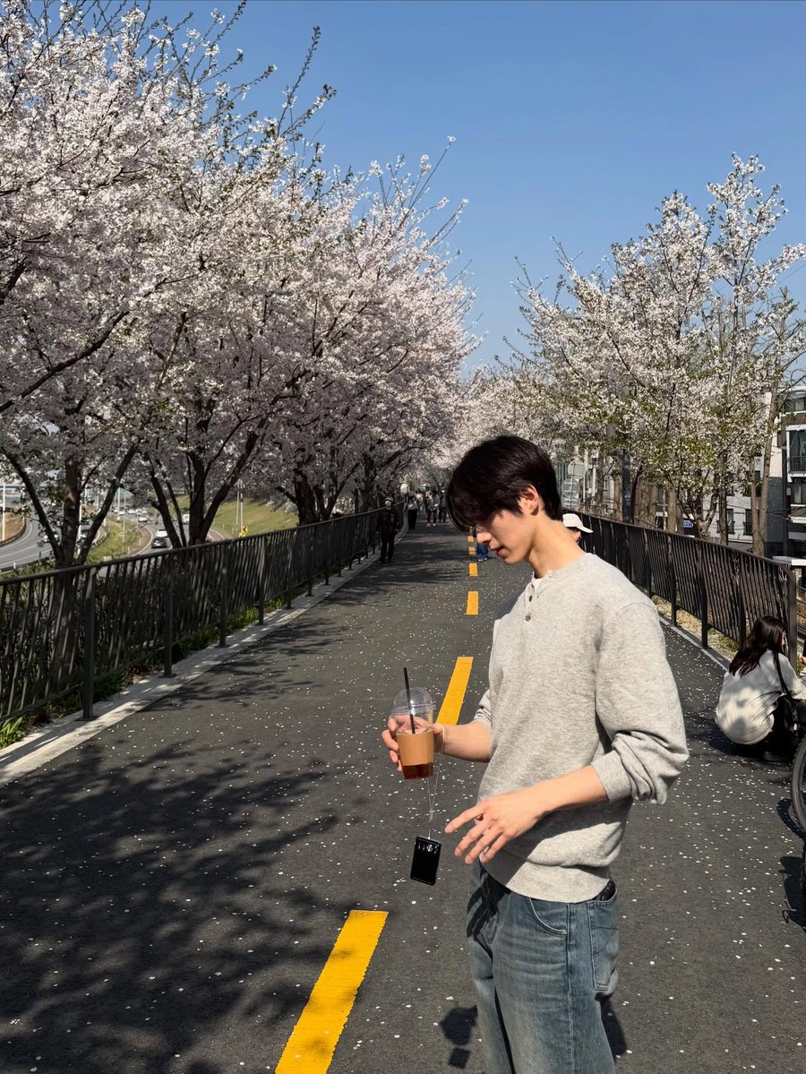 미미데이 tweet media