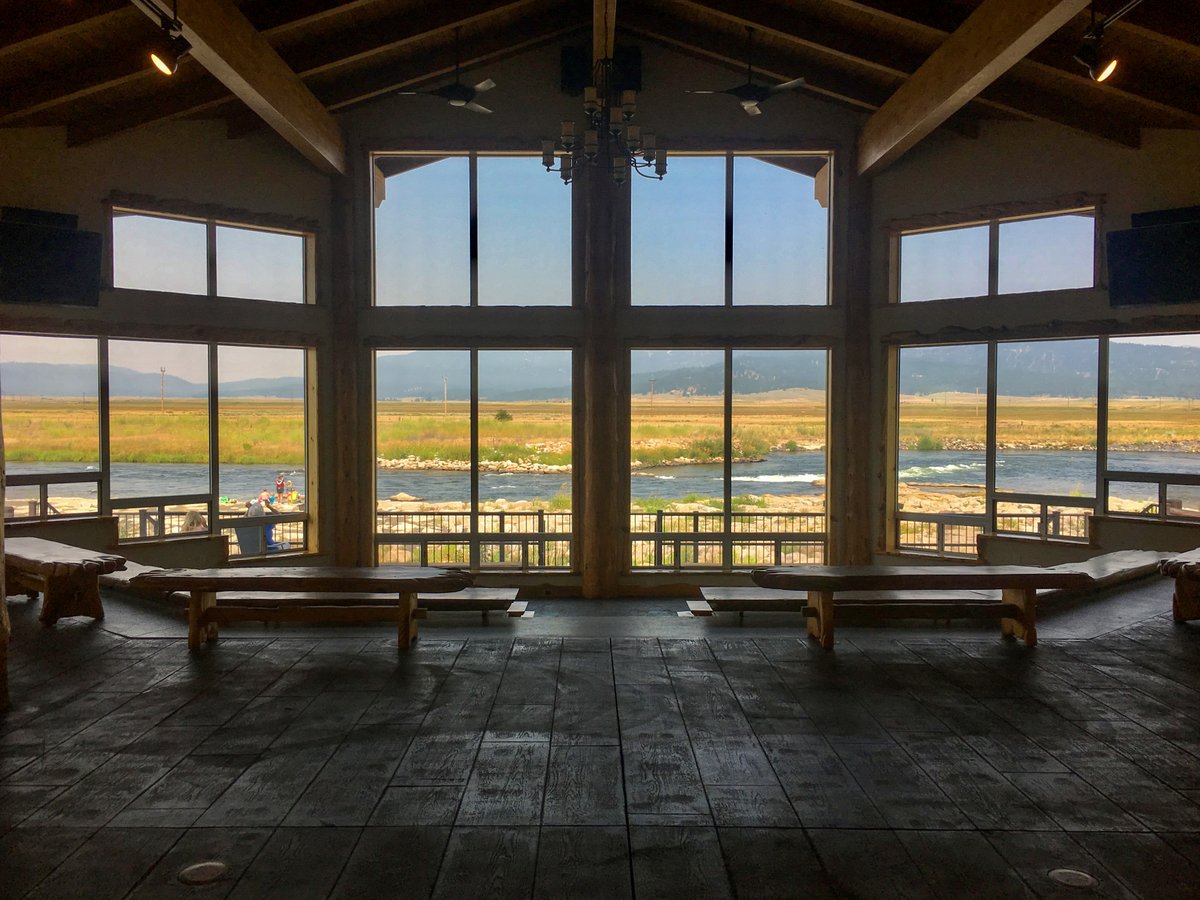 aHeartSoFull's tweet image. 📷 Challenge: Share a photo looking out of a window! 

#photographychallenge #windows