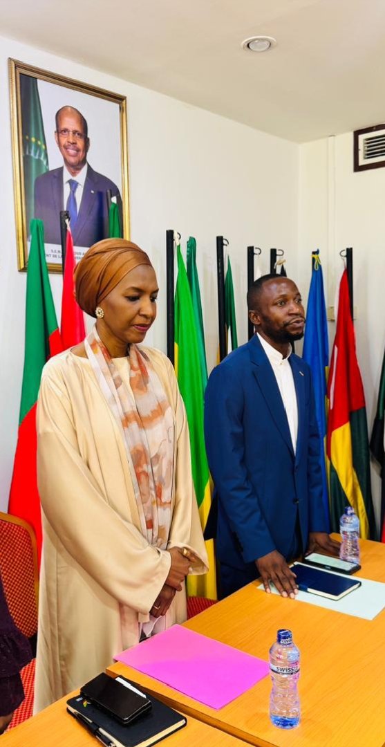 Hussein1Ndala's tweet photo. à l’occasion de la clôture du mois dédié à la promotion des droits des femmes, j’ai eu l’honneur de faciliter l’échange intergénérationnel #EntreElles réunissant jeunes filles et femmes leaders au siège de @AULO_RDC
Un moment fort de dialogue et de partage d'expériences
HNd🇨🇩 https://t.co/xonjuHoHa6