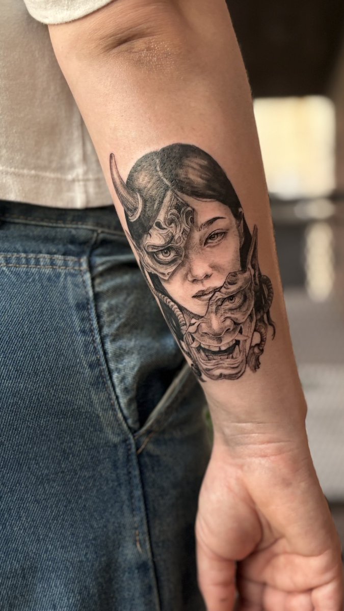 julietajpg's tweet photo. yo hice esto desde el diseño hasta el tattoo wtffff https://t.co/bnGUqPT1ea