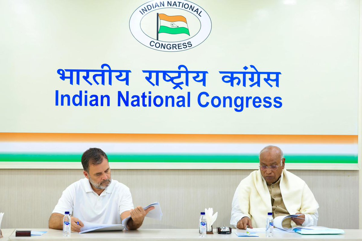 INCIndia's tweet photo. The Congress' Central Election Committee (CEC) meeting for Tamil Nadu held today under the leadership of Congress President Shri @kharge and LoP Shri @RahulGandhi. 

📍 New Delhi https://t.co/eDfFJDDbM1