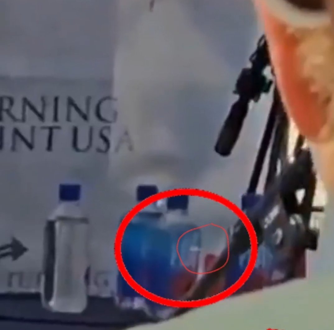MaxxReignz's tweet photo. @US_did_911 @awaytogoloka 2 different angles at the exact moment shots rang out.. You can't convince me this wasn't a Special Ops fucking assassination using extremely precise technology. The weapon was recieved at Fort Huachuca https://t.co/xZ3fmv68FI