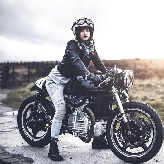 showmeabike's tweet image. #bikelife #motorcycle #ridefree #girlsandbikes