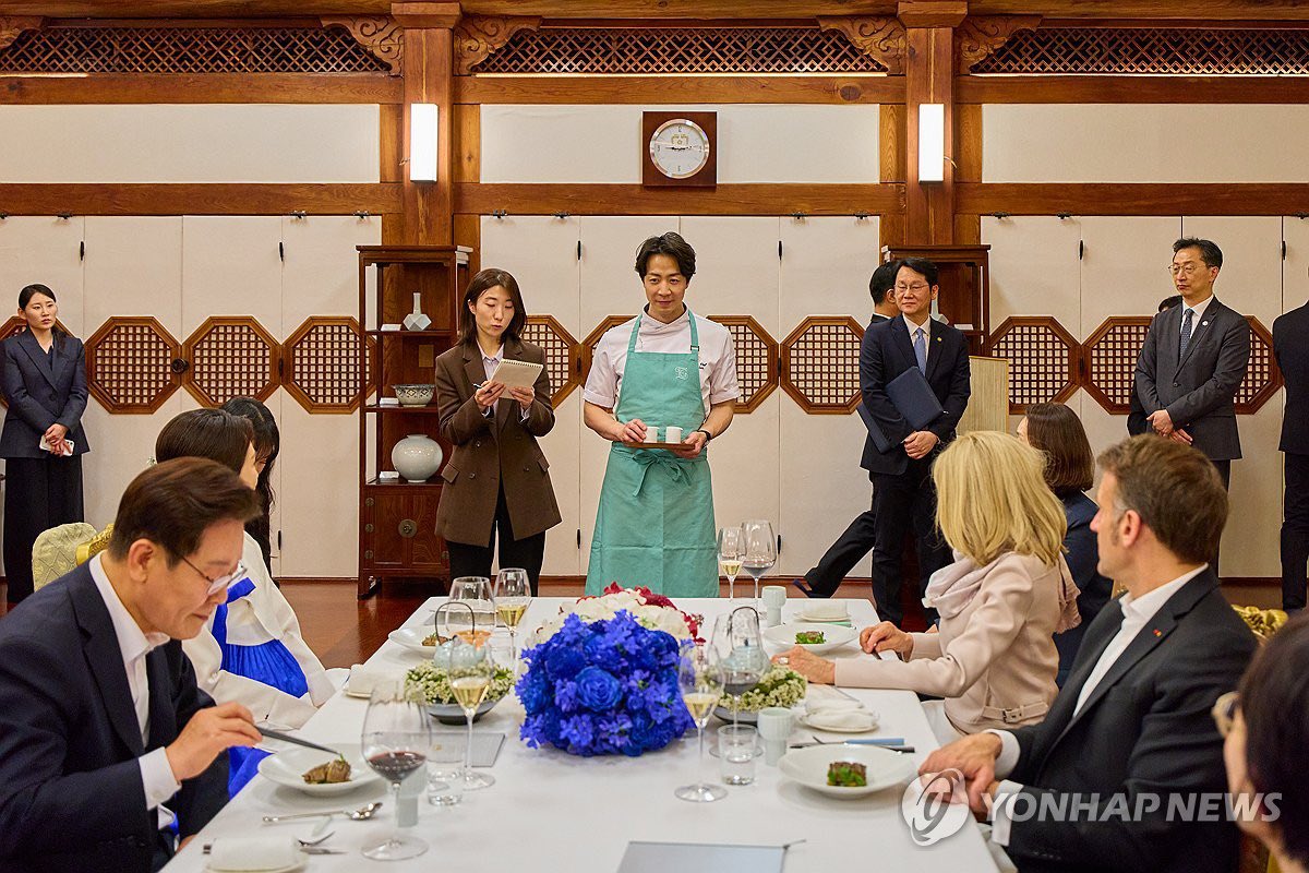 이브 tweet media