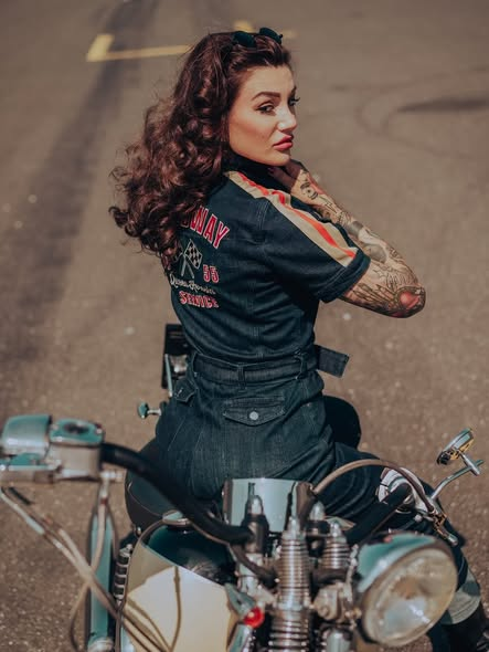 showmeabike's tweet image. #bikelife #motorcycle #ridefree #girlsandbikes