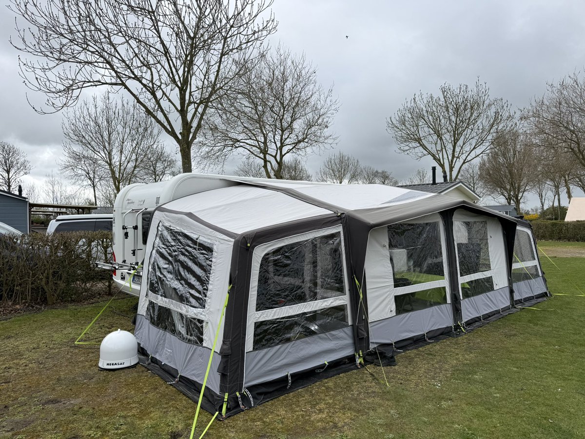 Vossi1984 tweet media