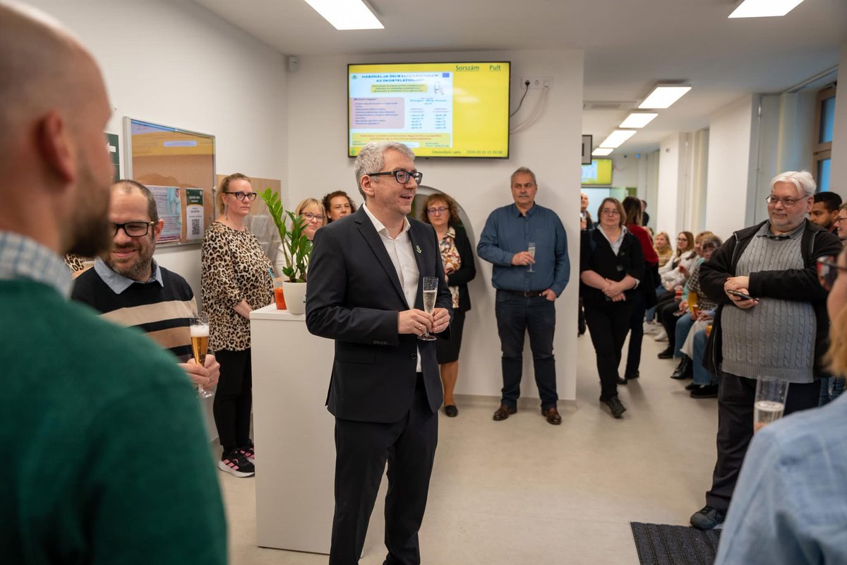 BalazsSatly's tweet photo. We just built a newtenant success center! It is now easier to do business regarding council estates. #jozsefvaros https://t.co/qIZYFraLY6