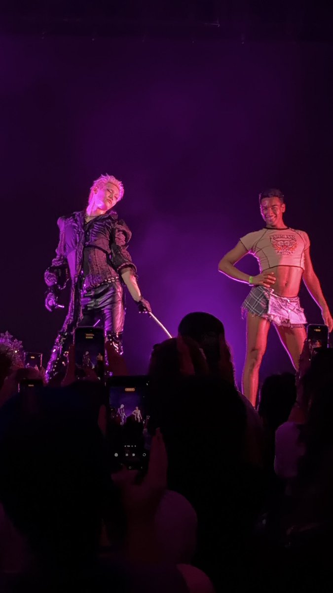 lili 🌙 tweet media