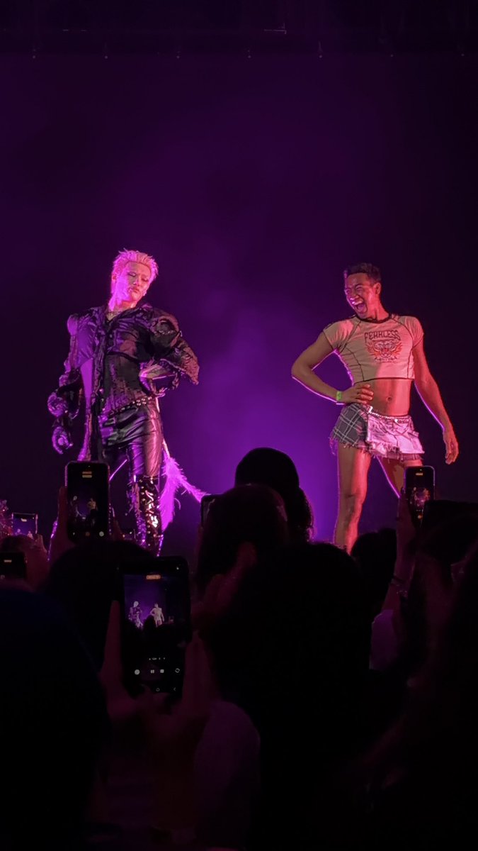 lili 🌙 tweet media