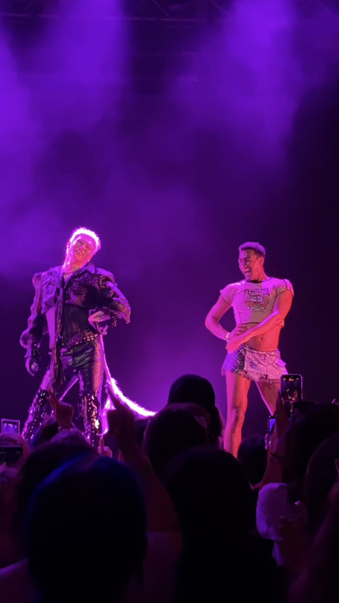 lili 🌙 tweet media