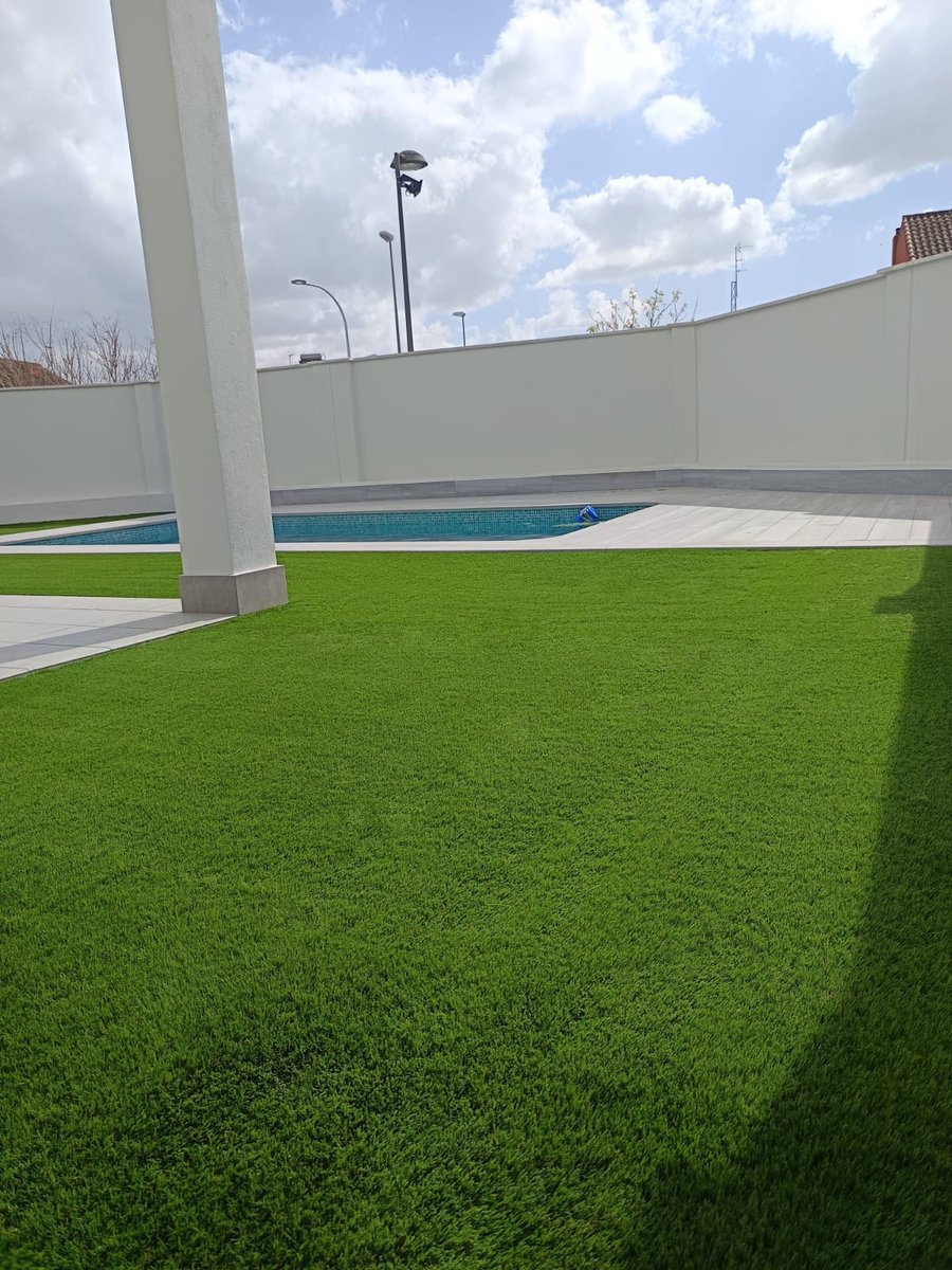 🌱 🖐️ Césped perfecto todo el año.  💚

 🌿 Ideal para jardines con piscina.  👉 Más comodidad y mucho menos mantenimiento.  ✅

 🙌 Disfruta desde ahora mismo sin preocupaciones de ningún tipo.  👍

 #eurocesped #CéspedArtificial