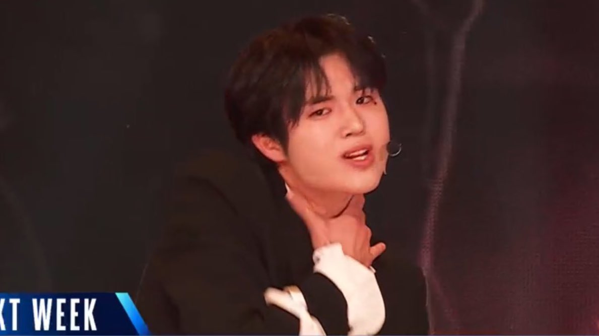 外角低め tweet media