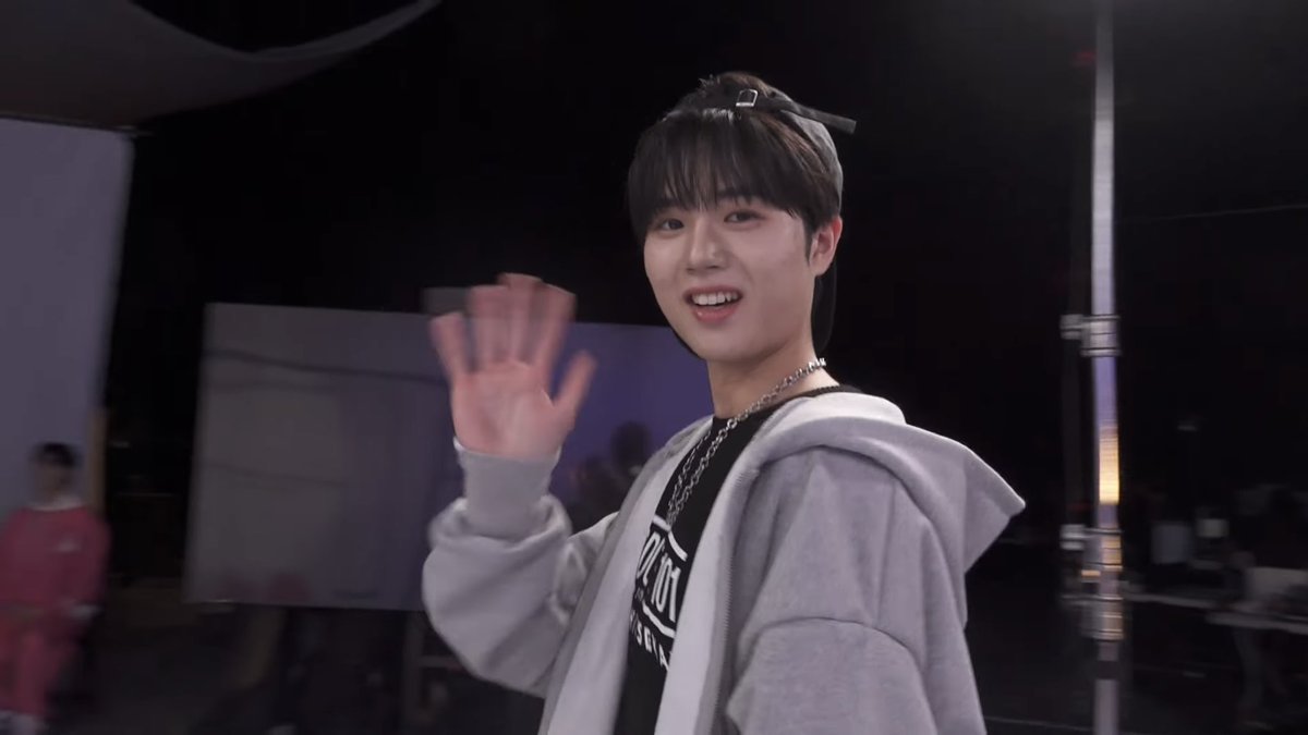 外角低め tweet media