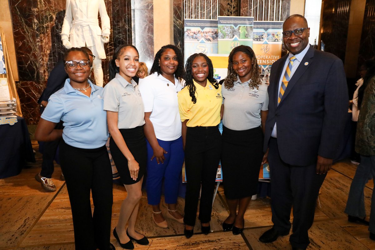 SouthernU_BR's tweet image. The Southern University System was well-represented at the Louisiana State Capitol Tuesday for Southern University Day at the Capitol. A big thank you to the Louisiana legislature for their continued support of the SU System.

#WeAreSouthern #HBCU