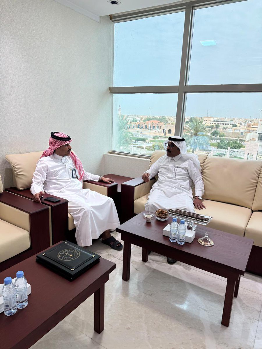 khbraMunicipal's tweet photo. 🗞️#شراكة_مجتمعيه
تم توقيع شراكة مجتمعيه بين بلدية الخبراء يمثلها الاستاذ / سفر بن غالب العتيبي وشركة القميع للاستثمار يمثلها المهندس / عبدالله بن عبدالرحمن القميع 
حيث تهدف هذه الشراكه الى تأمين العلم السعودي للبلديه بما يسهم في تحقيق مبدأ الشراكة بين الجهات الحكوميه والقطاع الخاص.

#بلدية_الخبراء
#أمانة_منطقة_القصيم