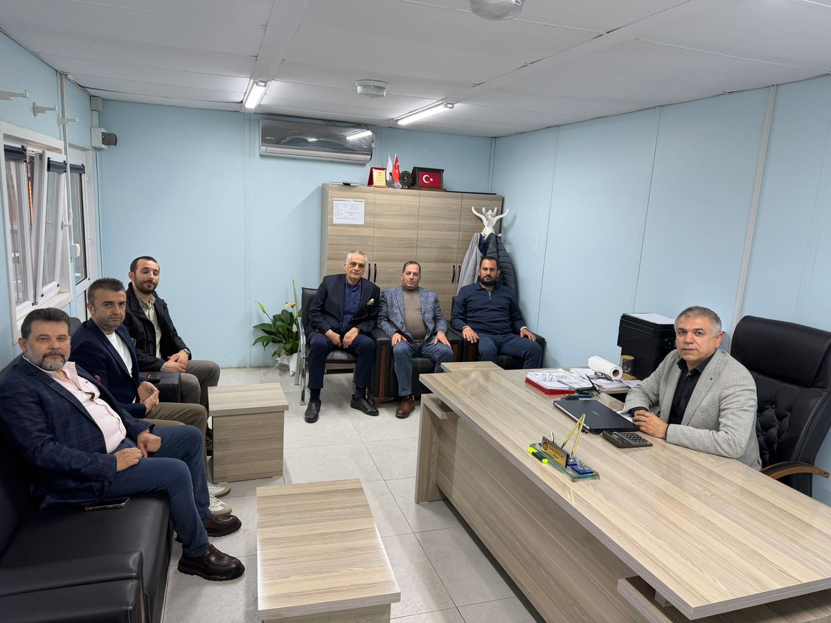 hatay_tso's tweet photo. Defne Esnaf ve Sanatkarlar Odası ile Defne Esnaf Kredi Kefalet Kooperatifi’ne,
Yönetim Kurulu Başkanımız @HikmetCincin,
Meclis Başkanımız @s_eskiocak ve
Yönetim Kurulu Başkan Yardımcımız @avserdarsahut tarafından ziyaret gerçekleştirildi.

Ziyarette;
Defne Esnaf Kredi Kefalet Kooperatifi Başkanı Semir Öztürk,
Başkan Vekili Sezgin Mansuroğlu,
Yönetim Kurulu Üyesi @selmane96,

Defne Esnaf ve Sanatkârlar Odası Başkanı Murat Karakaş,
Başkan Vekili Gökhan Kuvvetli,
Yönetim Kurulu Üyeleri Mehmet Kılıç ve Süleyman Sarıgül ile bir araya gelinerek istişarelerde bulunuldu.

Nazik ev sahiplikleri için teşekkür ederiz.