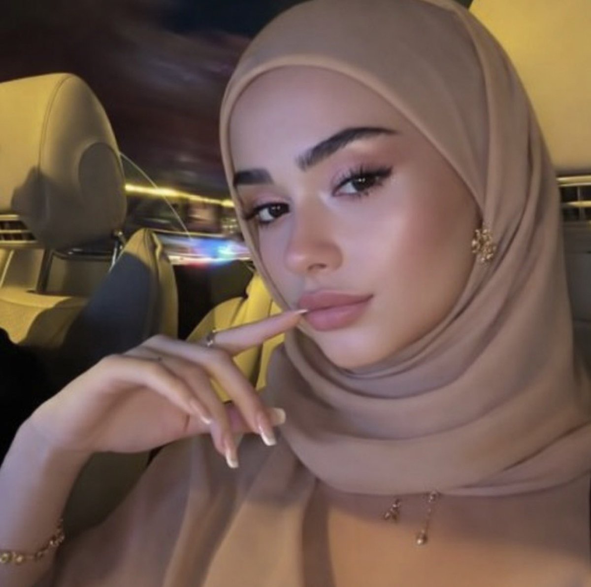 ‏💛ذآت أنيآب💛 tweet media