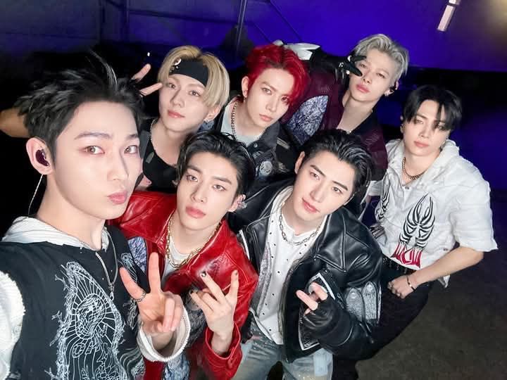 K ; ENHYPEN IS 7 tweet media