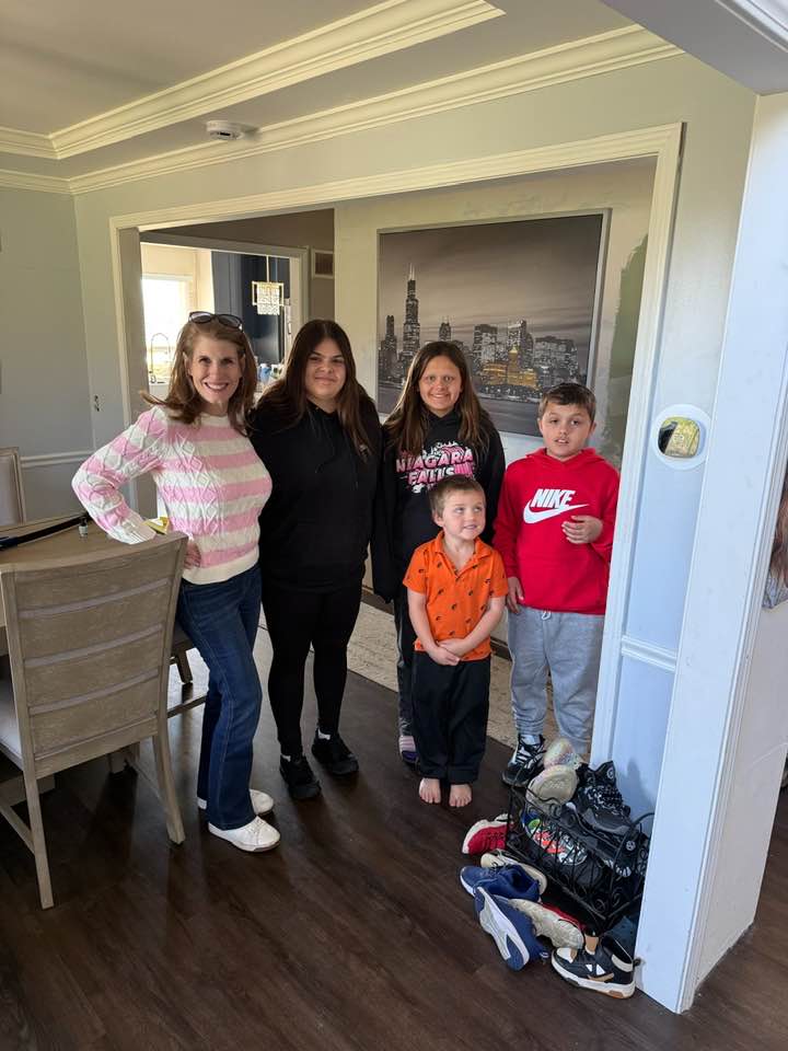 ellenmitchel's tweet photo. Day 2-spent time with my nephew Bobby &amp; his wife and 4 kids, then off to see my nephew Nick and his son Jaden then left the northwest suburbs and headed out to Oglesby to spend time with my daughter, son-in-law and grandson! #lifeisgood https://t.co/czgBBSFnYz
