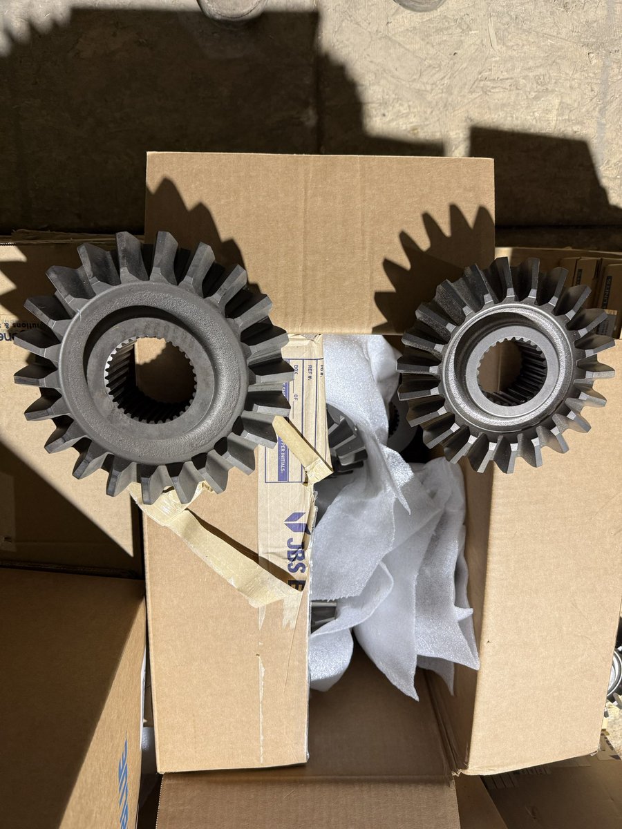 3bImplement's tweet photo. Update to JBS customers!!! 
We now have access to a direct bolt in Heavy Duty (SRT22) gearbox upgrade replacement for anyone with the SRT18 gearbox on their vertical beaters. They are doing a 15% off bulk order on May 1st for these. Give us a call if your interested 402-920-0675 https://t.co/4hCMVSnKqm