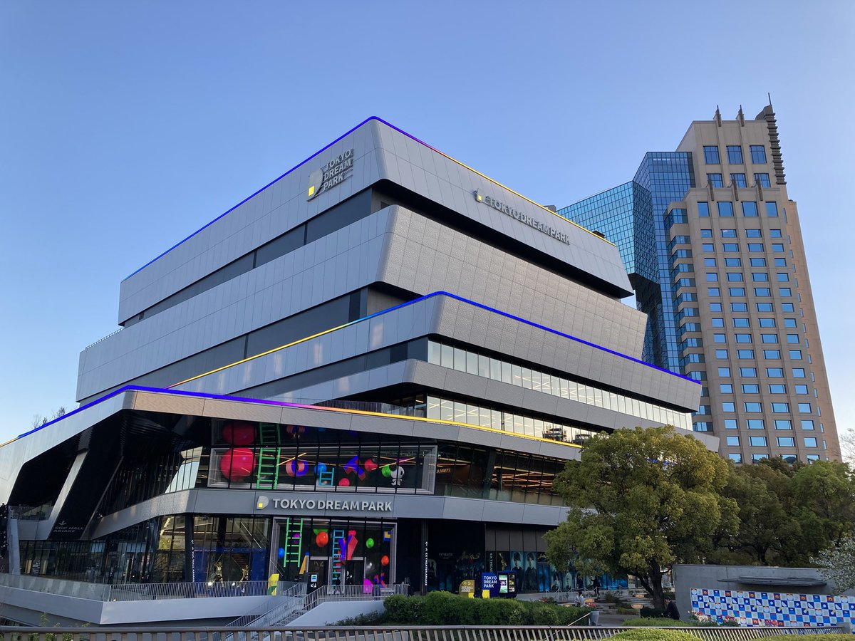 오다이바에 새로 개장한 도쿄드림파크의 도라에몽들.