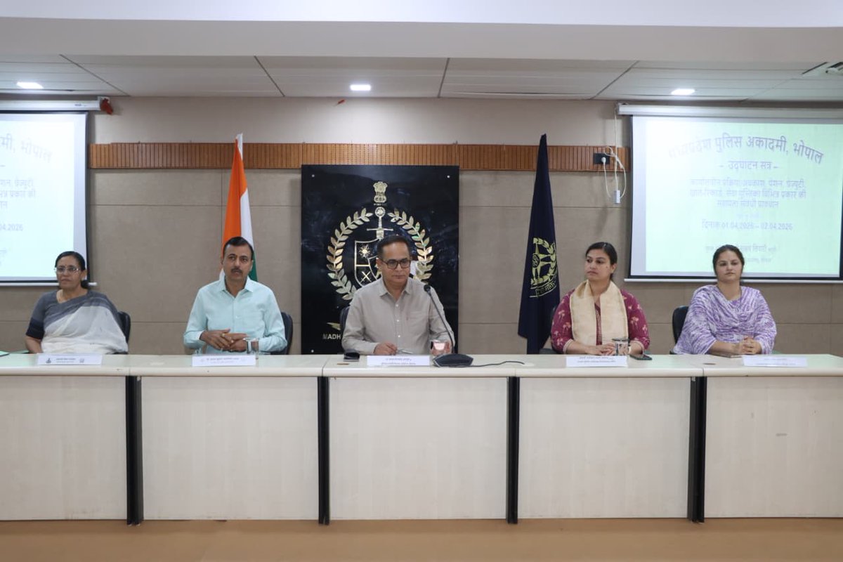 📍 म.प्र.पु.अ. भोपाल
📅 01–02 अप्रैल 2026
📢 कार्यालीन प्रक्रिया एवं सेवा संबंधी प्रावधानों पर दो दिवसीय सेमिनार संपन्न |
सेमिनार में प्रदेश की विभिन्न पुलिस इकाइयों से आए प्रतिभागियों एवं प्रशिक्षणरत 44वें उप पुलिस अधीक्षक बैच के अधिकारियों ने सहभागिता की।
#MadhyaPradeshPolice