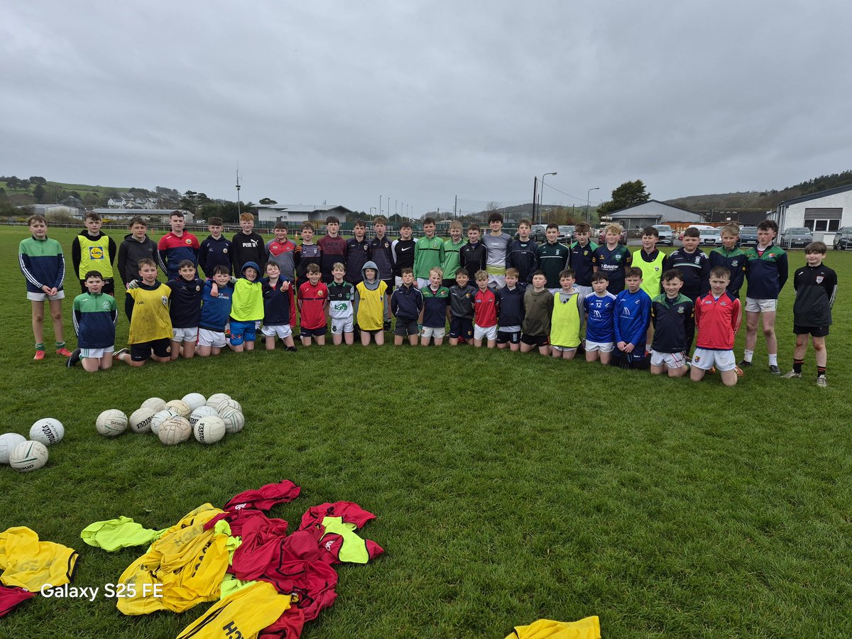 gda_mc's tweet photo. Large numbers attended Regional clubs u13 Easter Camp in @RossaGAA today . Hurling/football skills/games. Great attitude shown in testing weather conditions.  @CastlehavenGAA @IlenRoversGAA @sammaguiresGAA @Kilmacabea @GabrielRgsGAA @CarberyRangers @OfficialCorkGAA https://t.co/ChizTQ1dHY