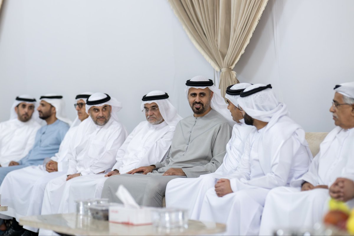 mfaouae's tweet photo. ذياب بن محمد بن زايد يُقدِّم واجب العزاء في وفاة فاطمة صديق الخوري، شقيقة الشهيد فؤاد صديق الخوري، خلال زيارته مجلس العزاء في ند الحمر في دبي. https://t.co/xX1wev2OlS