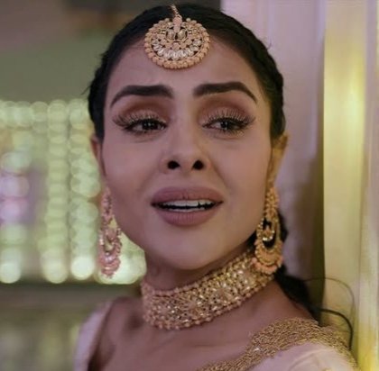 Anatpreet's tweet photo. @kavywho Cheap promotion 
Priyanka can’t stop crying after seeing #Naagin7 trp 😂
#EishaSingh wedding got 2.4 trp 🔥
Last week #KanikaMaan got 1.7 🔥
And now Priyanka alone brought 1.6,that too with breakless episodes 😭 https://t.co/Gg2mXhd0RS