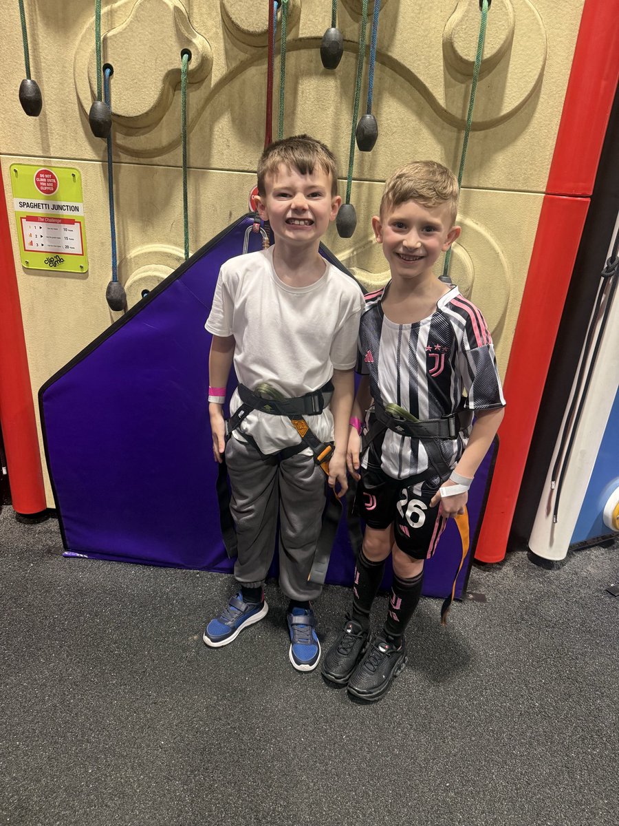 Lozwild92's tweet photo. Fun at the Play Center , Clip &amp; Climb &amp; food today with Luca , Noah and Lauren 🤩 🧗 🍕 🧡 https://t.co/k89lNiE6hw