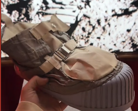 Zinco79's tweet photo. @macnamara89 @MattWallace888 They used shoe covers on the Moon https://t.co/unRFneH4rE