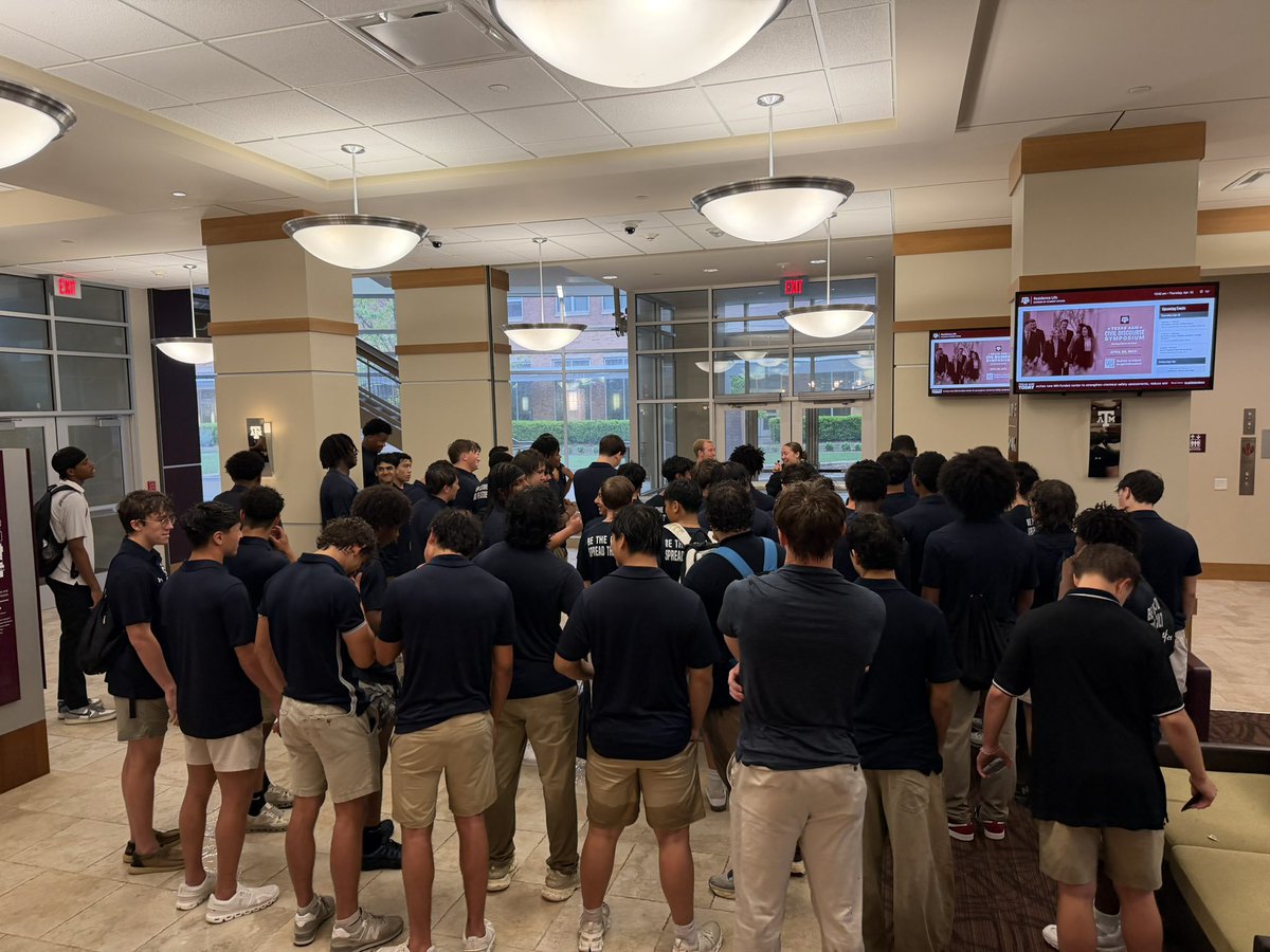 CHighFB's tweet image. Field trip day…for the entire Football
Program! Year 3 of our annual College Campus Visit! #Experiences #Memories #RangerPride #LetsRide