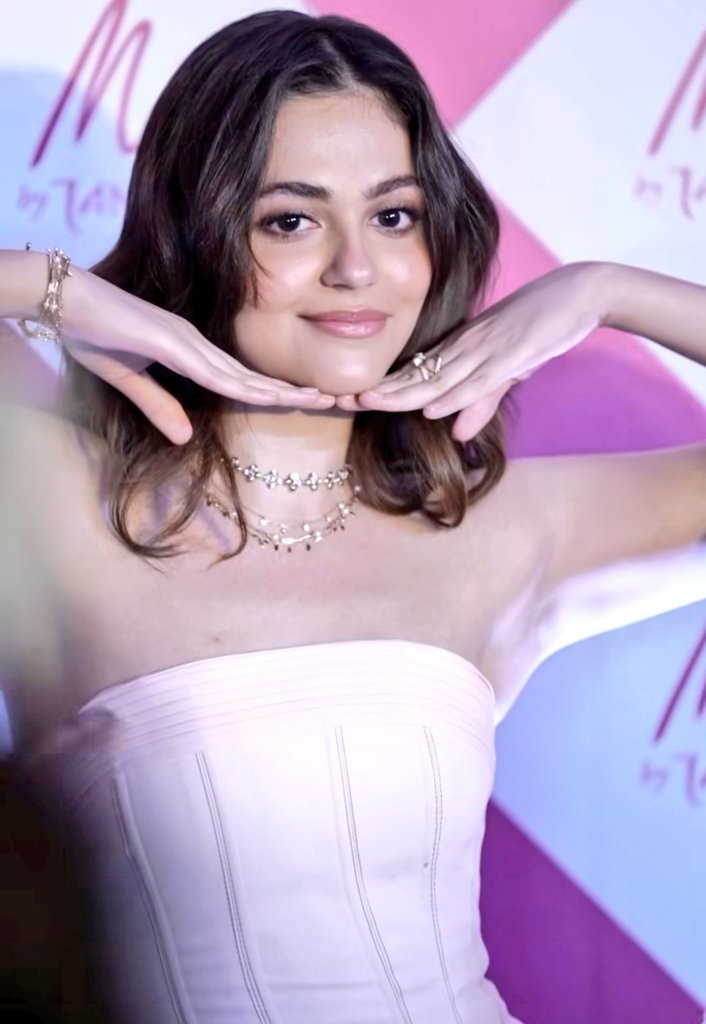 shivika 🤍 tweet media