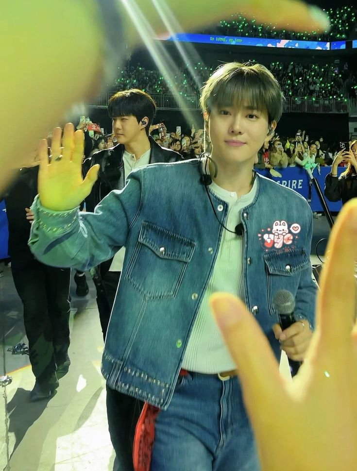 SUHO pixel tweet media