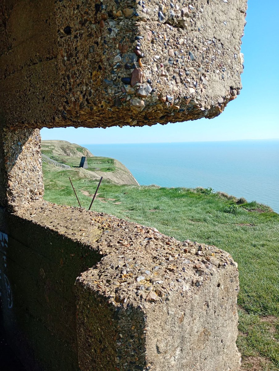 ClaudiaBryan01's tweet photo. Dover, Kent, England 🏴󠁧󠁢󠁥󠁮󠁧󠁿 

Sound mirrors can be seen along the English coast from Dover to West Hythe. 

These were our ears during WWII. https://t.co/bvjaDxGMYF
