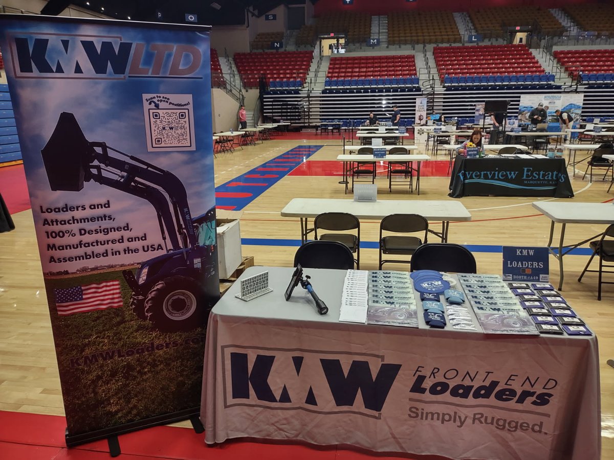 KMWLoaders's tweet photo. Hutchinson folks, come by the @bluedragonsport  Arena for the Career Connections Job Fair! Open to the public till 2 PM. https://t.co/A1MfEbib7G