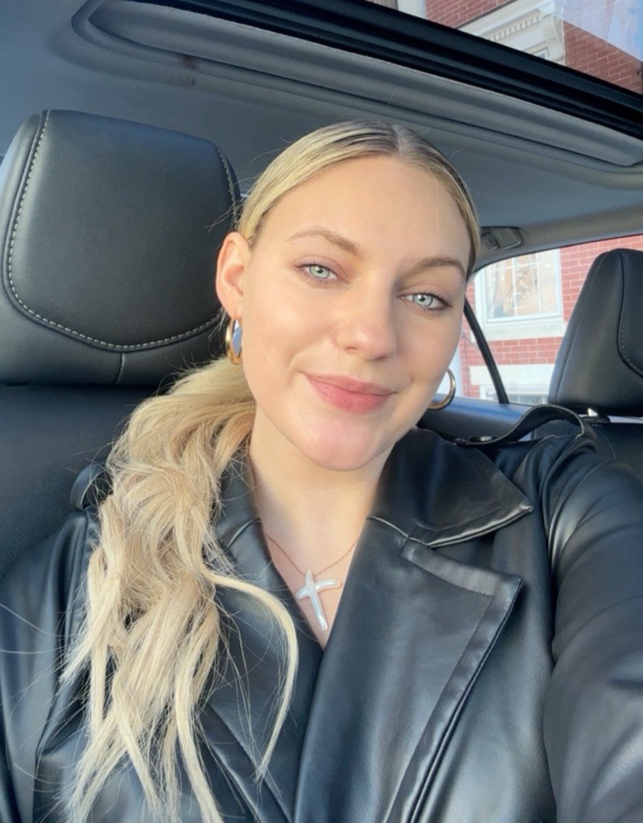 Anna Lulis tweet media