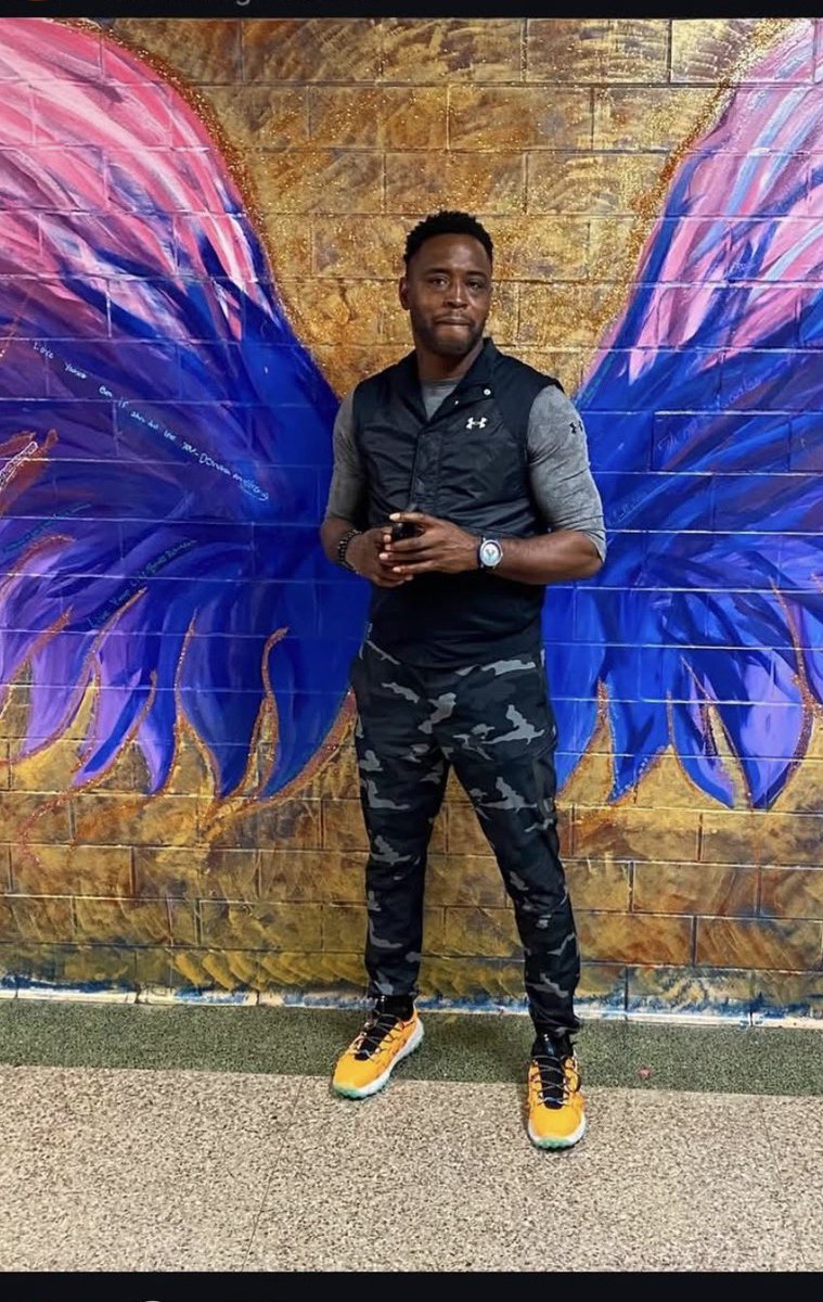 LilYoIsBack's tweet photo. Continue to Rest Big Cuz…. Happy Heavenly Birthday! #CoachD 🕊️🙏🏾 https://t.co/Ulz3Z9optK