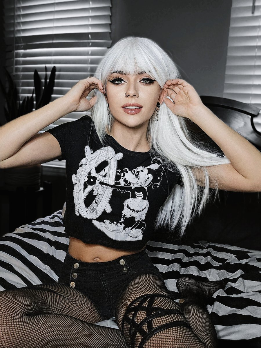 VampireFreaks's tweet image. It's becoming Crop Top Weather - are you prepared for the warm weather! ☀

We love this pic of malice__in__w0nderland in our Steamboat Willie Mickey Zombie Crop Top

#Zombie #GothCropTop #AltFashion #VampireFreaks