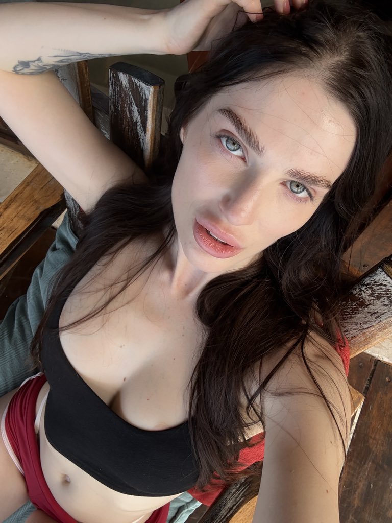 𝐉𝐔𝐈𝐂𝐘𝐋𝐀𝐓𝐈𝐍𝐀 💦💦 tweet media