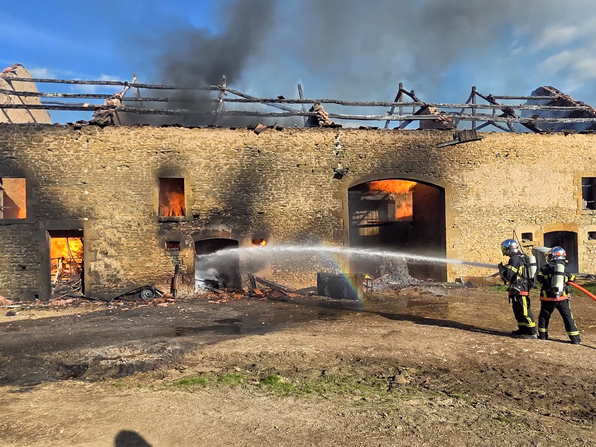 Sapeurs-Pompiers de la Nièvre tweet media