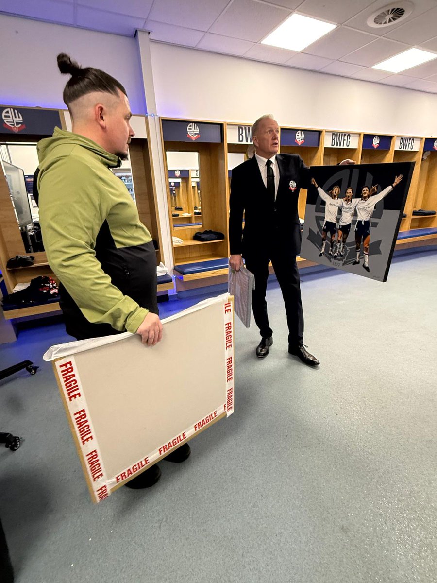 Sh0rt_Stax's tweet photo. What a day! Handed the original painting over to super John to be hung in the stadium!
Might be the nicest guy I've ever met!
Limited edition prints are available - https://t.co/NvxzvpC9Sf

#bwfc #boltonwanderers #coywm
@JohnMcGinlay10 @OfficialBWFC https://t.co/7JJYqq0gYh