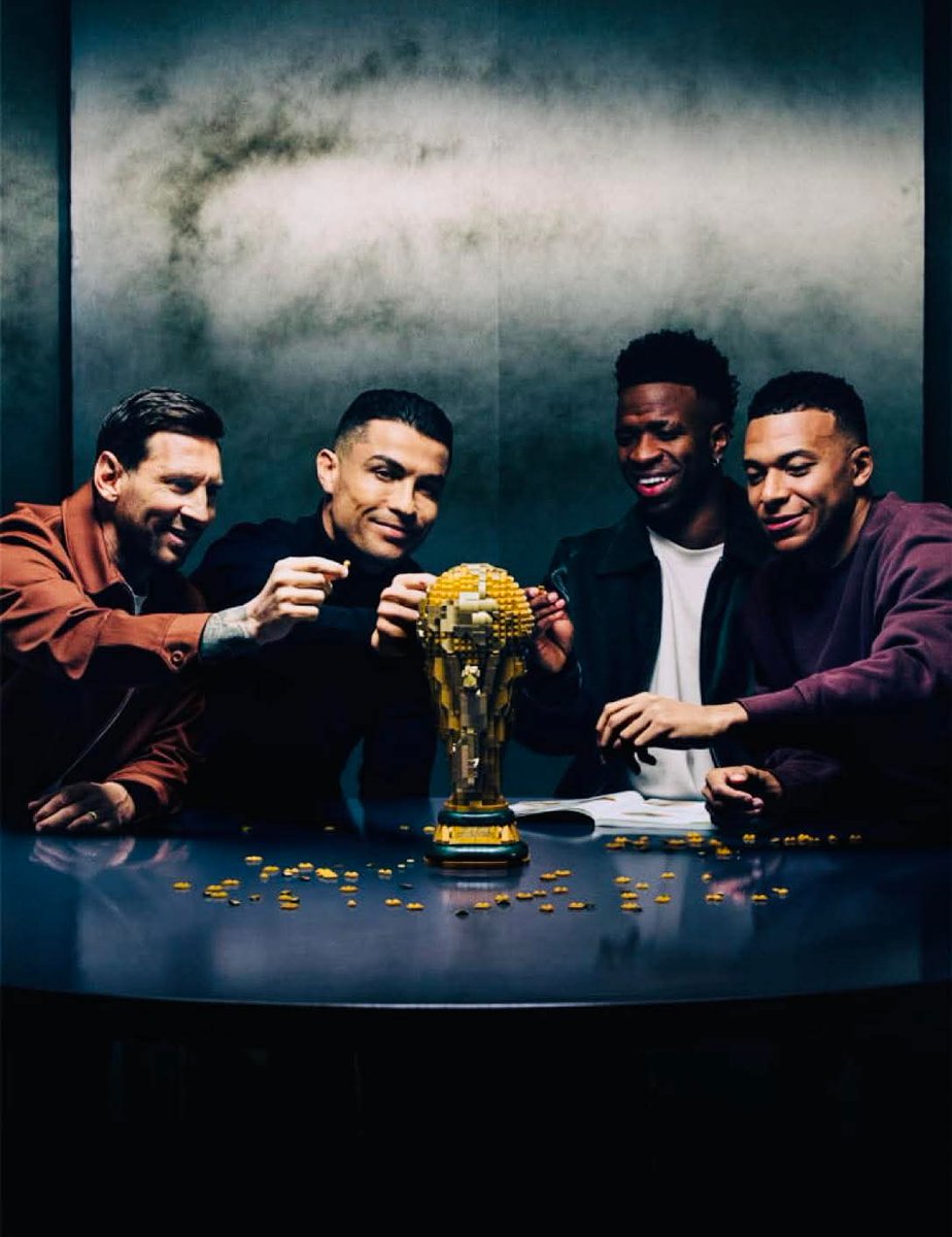Woodofficial23's tweet photo. 🚨 𝗠𝗔𝗚𝗡𝗜𝗙𝗜𝗤𝗨𝗘 ! Lego a réuni Messi, Ronaldo, Mbappé et Vinicius dans sa pub pour la Coupe du Monde ! 😍🏆

Quel pub!!!🥶
#cristianoronaldo #leomessi #kylianmbappe #viniciusjunior https://t.co/O7Dmvp2JQu