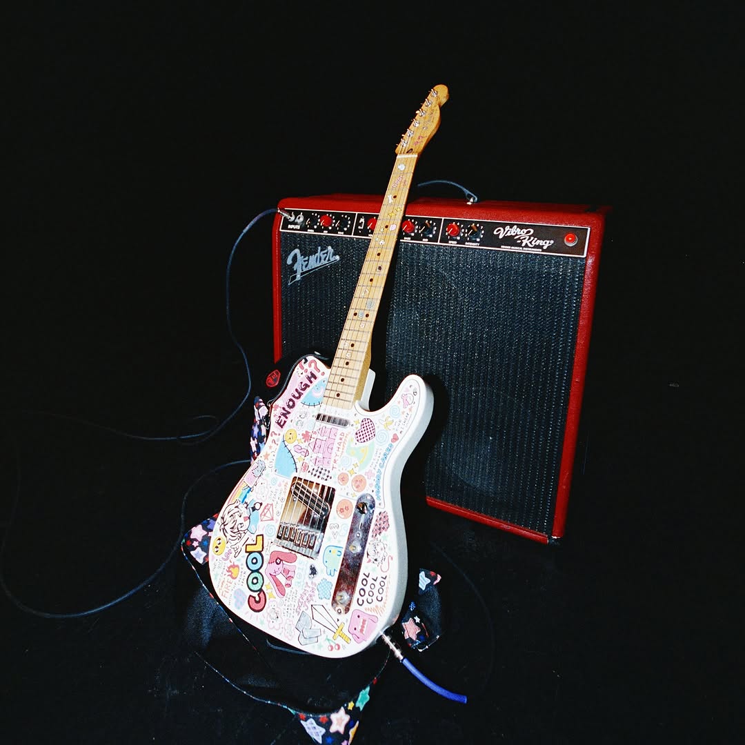 5SOSUpdES's tweet image. ◜📢◞ #INFOSOS — Tal día como hoy, #MichaelClifford lanzaba su lead single #cool junto a su video musical, además de anunciar que lanzaría su primer álbum solista #SideQuest (sí, seguimos procesándolo). Un día que redefinió el caos, la estética gamer y nuestras expectativas 🎮🩷