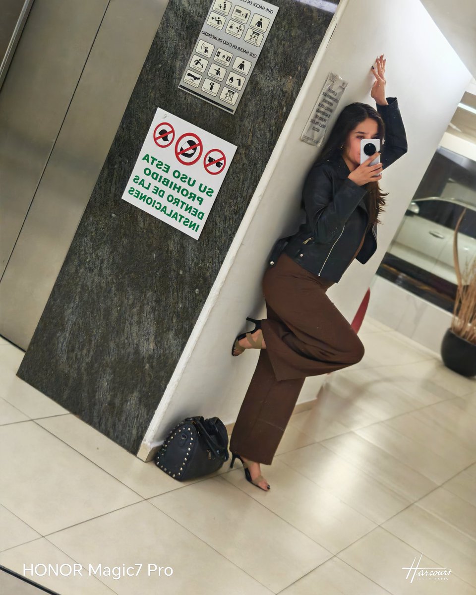 Bellaambar tweet media