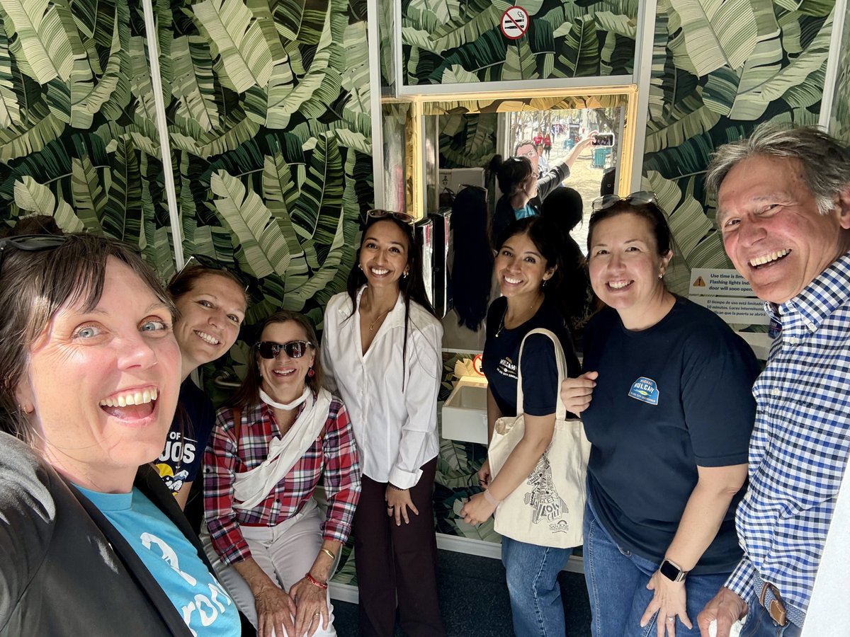 Throne Bathrooms tweet media